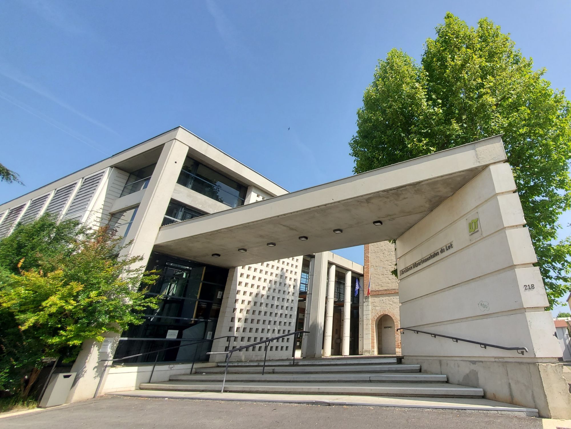 Les AD de part et d'autre de la rue des Cadourques 1